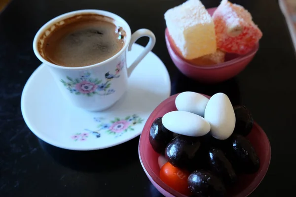 Filiżankę Kawy Tradycyjną Turecką Rozkoszą — Zdjęcie stockowe