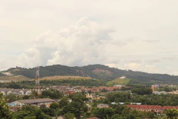 Seremban Malasia 2020 Nubes Pesadas Acumulan Sobre Colina —  Fotos de Stock