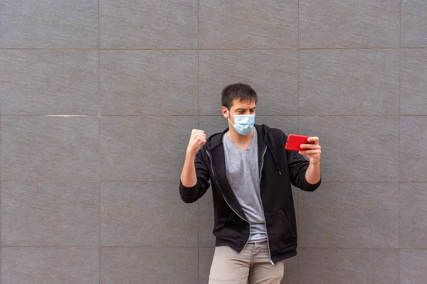 Een Close Van Een Jonge Man Met Een Sanitair Masker — Stockfoto