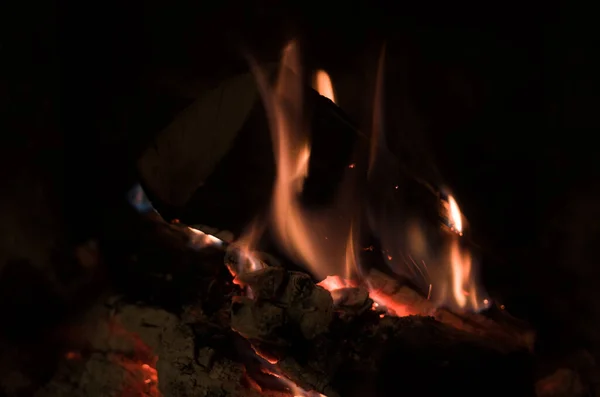 Alevli Bir Şenlik Ateşinin Yakın Çekimi — Stok fotoğraf