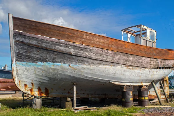 Viejo Casco Barco Bajo Cielo Azul — Foto de Stock