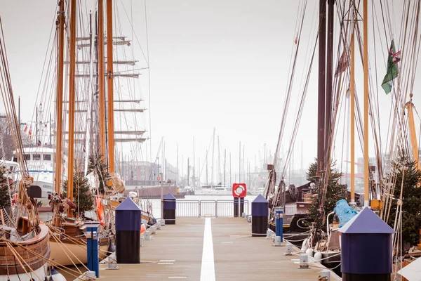 Cais Novo Porto Bremerhaven Com Navios Vela Esquerda Direita Época — Fotografia de Stock