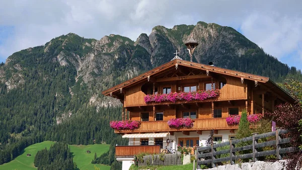 Alpbach Österrike Sep 2020 Region Typiska Österrikiska Bostadshus Alpbachtal Med — Stockfoto