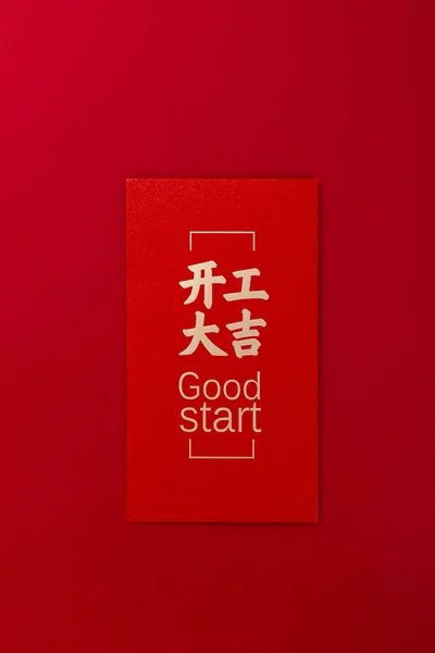Een Bovenste Uitzicht Opname Van Een Rode Enveloppe Met Chinese — Stockfoto