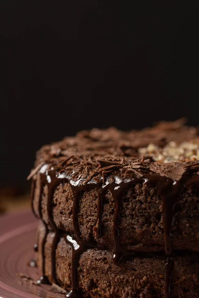 Primer Plano Delicioso Pastel Recién Hecho Con Chocolate Glaseado Plato — Foto de Stock