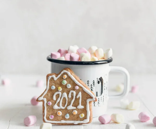 Ein Becher Mit Heißer Schokolade Mit Marshmallows Und Einem Keks — Stockfoto