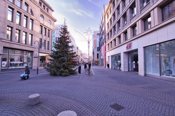 ケルン ドイツ 2020年12月19日 注文停止のため お店は閉鎖されます 無人の旧市街 商店街 空の広場を見ることができます2020 — ストック写真