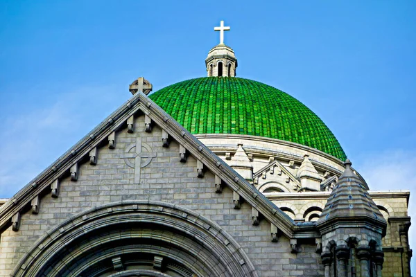 Die Kuppel Der Basilika Saint Louis Vor Blauem Himmel — Stockfoto