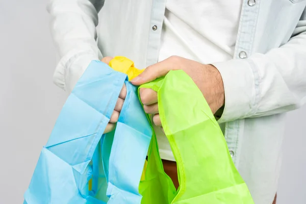 Een Niet Herkende Man Met Recycleerbare Opvouwbare Herbruikbare Boodschappentassen — Stockfoto