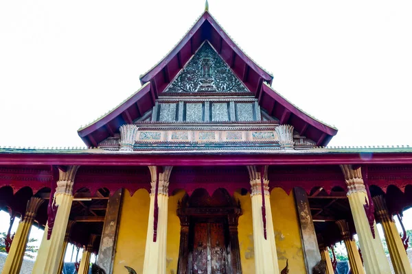 Plano Bajo Ángulo Antiguo Templo Sisaket Con Arquitectura Tradicional Laos —  Fotos de Stock