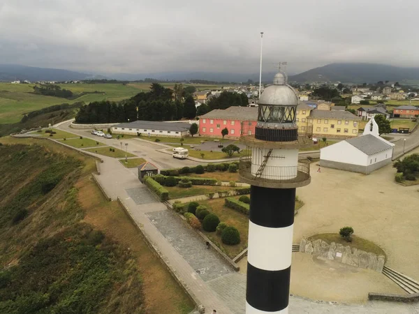 Close Alto Edifício Miradouro Uma Colina Com Casas Estar Prados — Fotografia de Stock