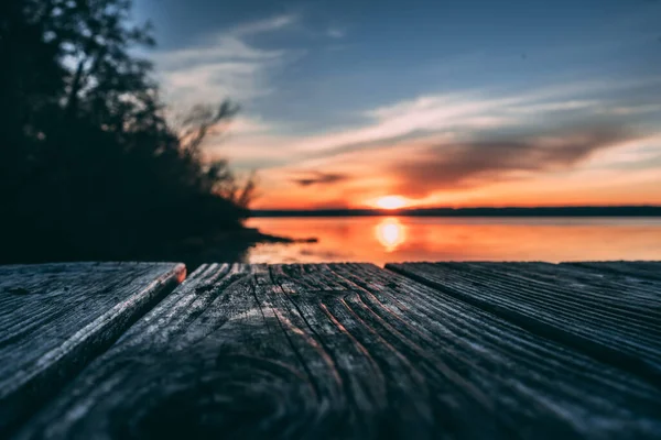 Detailní Záběr Dřevěné Molo Mořem Pozadí Při Západu Slunce — Stock fotografie