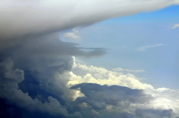 Eine Luftaufnahme Der Herrlich Geformten Wolken Blauen Himmel — Stockfoto
