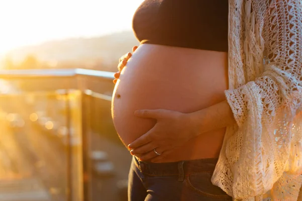 Närbild Naken Mage Gravid Kvinna — Stockfoto