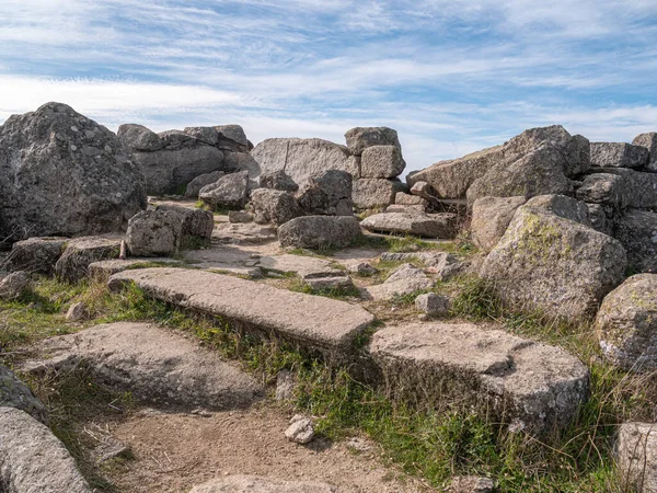 Antiguo Edificio Histórico Piedra Ruinas Antiguas Campo Bajo Cielo Nublado — Foto de Stock