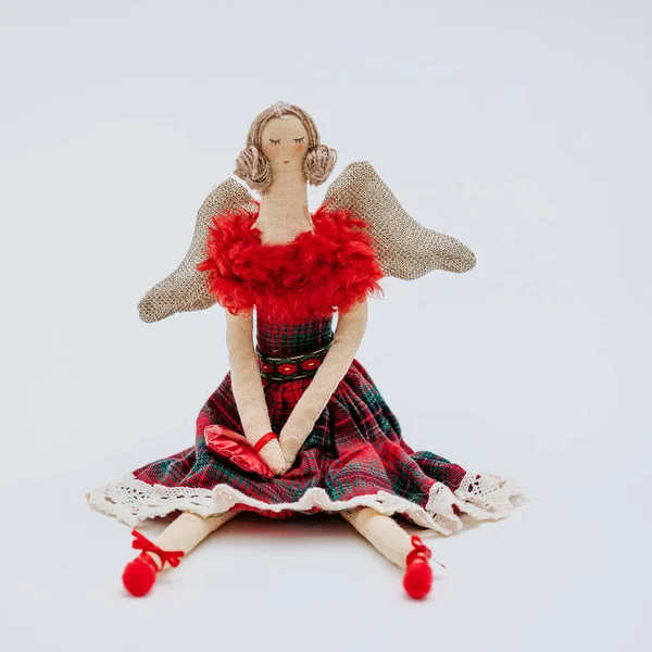 드레스에 체크무늬 치마를 발레리나 모양의 부드러운 크리스마스 장난감 — 스톡 사진