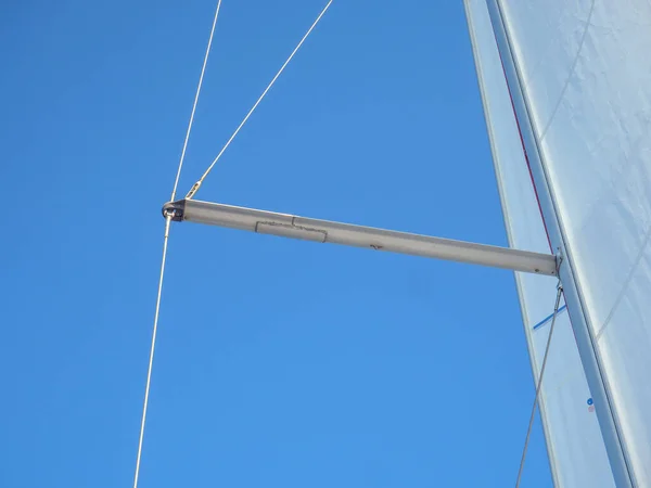 Une Mise Point Sélective Des Mâts Tissu Blanc Bateau Navigue — Photo