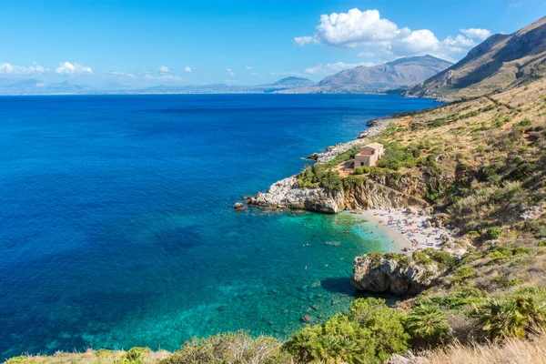 Ландшафт Скал Шипов Окруженный Морем Голубым Небом Сицилии Италия — стоковое фото