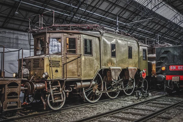 Una Antigua Estructura Trenes Época Una Estación Una Vía Férrea —  Fotos de Stock