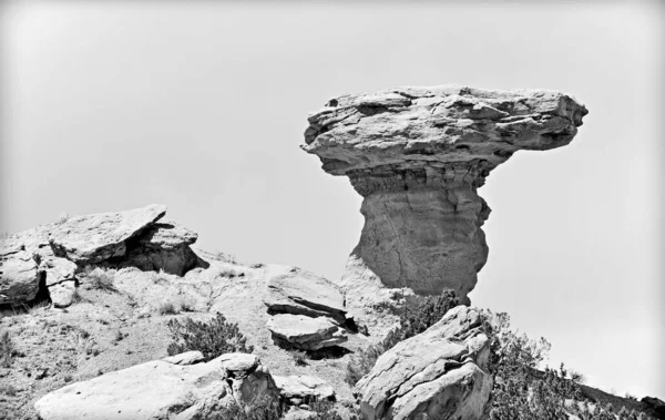 Uma Foto Tons Cinza Camel Rock Norte Santa Novo México — Fotografia de Stock