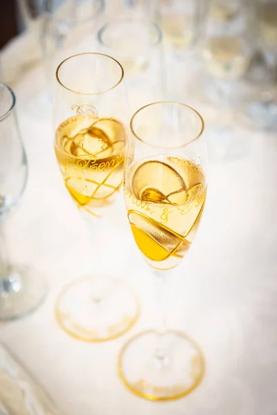 Primo Piano Verticale Bicchieri Decorativi Champagne — Foto Stock