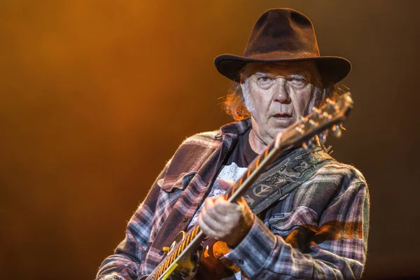 Memphis United States Apr 2016 Neil Young Performs Beale Street 스톡 사진