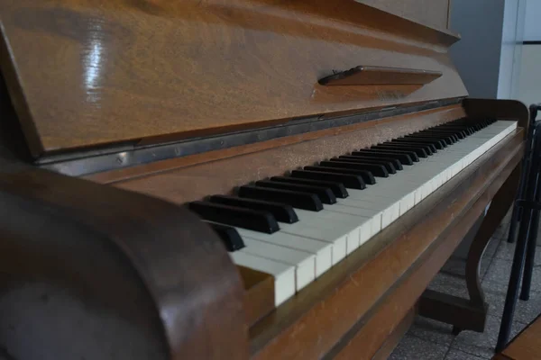 Piano Sus Teclas Realidad Blanco Negro Terminando Punto Fuga Extremo —  Fotos de Stock