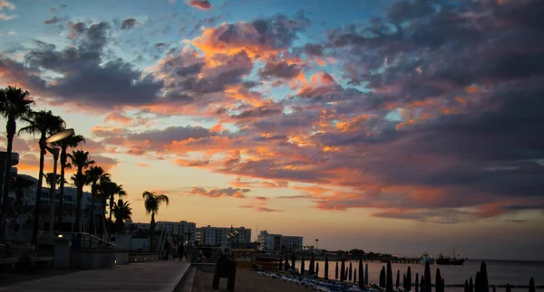 Dramatic Heavy Cloudscape Urban Seaside City Street Night — Stock Photo, Image