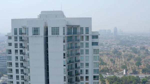 Luftaufnahme Einer Modernen Stadt Mit Wolkenkratzern Und Etwas Grün — Stockfoto