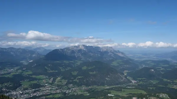 Een Luchtfoto Van Prachtige Beierse Alpen Omgeven Door Wolken Gevangen — Stockfoto