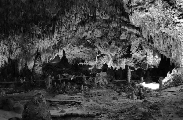 Egy Szürkeárnyalatos Felvétel Carlsbad Barlangokról Mexikóban — Stock Fotó