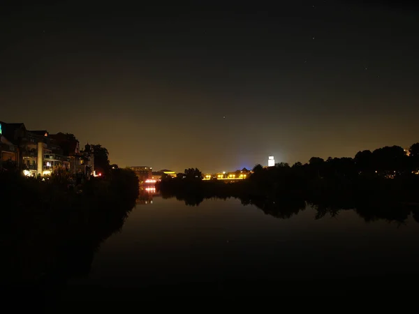 Schöner Blick Auf Einen Kleinen See Grünen Der Sich Wasser — Stockfoto