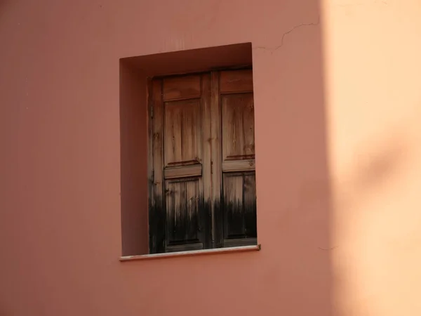 분홍색 휘어진 창문을 클로즈업 — 스톡 사진
