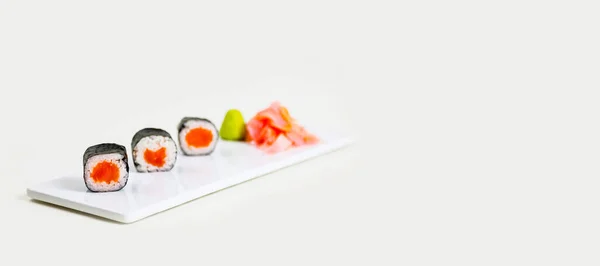 Primer Plano Sabrosos Rollos Sushi Sobre Fondo Aislado —  Fotos de Stock