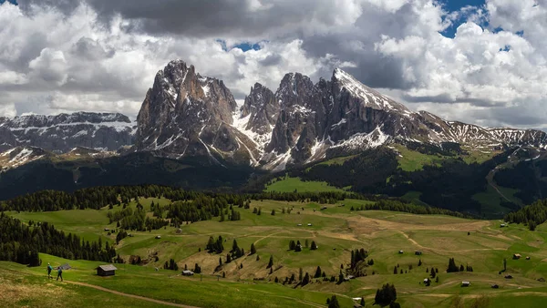 Die Schöne Langkofelgruppe Strahlt Unter Dem Wolkenverhangenen Himmel Italien — Stockfoto
