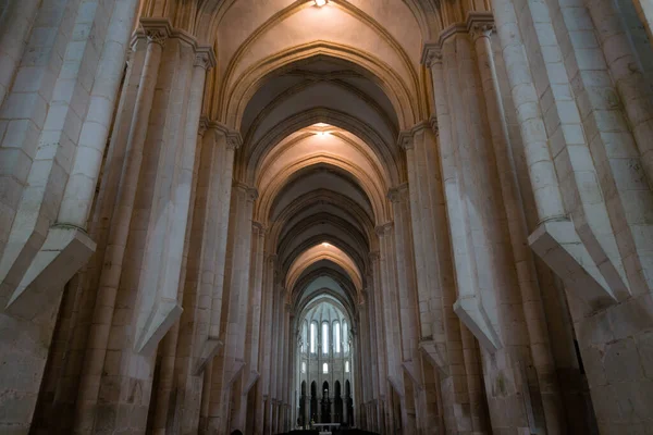 Batalha Portugalsko Června 2014 Nízký Klíčový Záběr Interiéru Kláštera Batalha — Stock fotografie