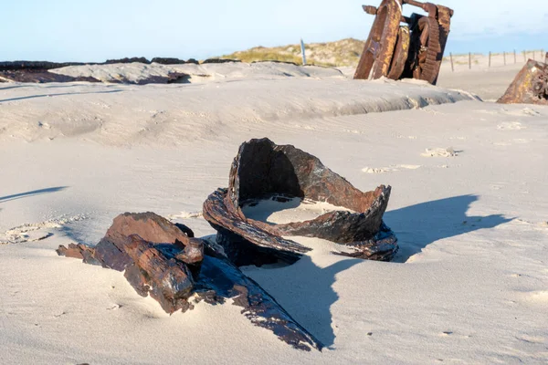 Tiro Foco Seletivo Naufrágios Uma Praia Areia Norderney Alemanha — Fotografia de Stock