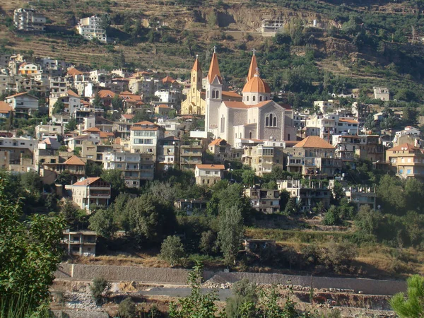 Cenário Ensolarado Uma Cidade Histórica Vale Kadisha Líbano — Fotografia de Stock