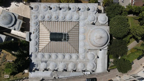 Una Vista Aérea Una Mezquita Cerca Los Árboles — Foto de Stock