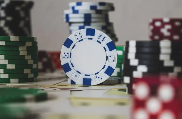 Selektivní Zaměření Záběr Stohů Pokerových Žetonů Kasino Herní Koncept — Stock fotografie