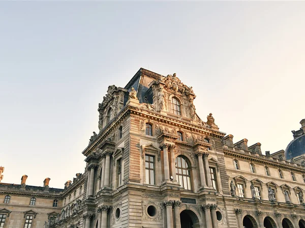 Eine Nahaufnahme Des Teils Des Louvre Palastes Paris Frankreich — Stockfoto