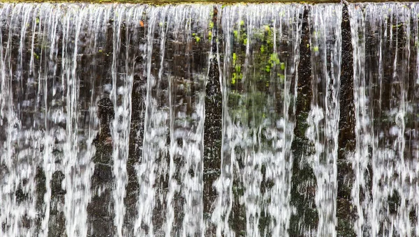 Крупный План Маленького Водопада Скалах — стоковое фото
