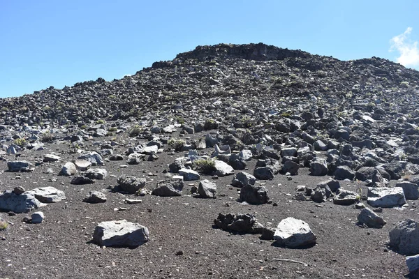 Ηφαιστειακά Θραύσματα Πετρωμάτων Από Μια Βουνοπλαγιά Στο Νησί Μάουι — Φωτογραφία Αρχείου