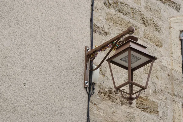 Eine Alte Outdoor Lampe Hängt Der Wand — Stockfoto