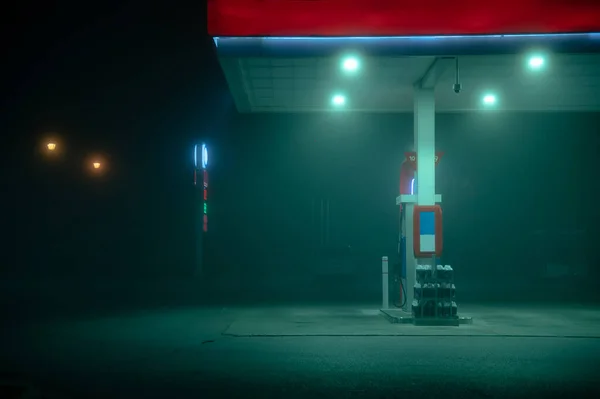 Empty Gas Station Foggy Night — Stock Photo, Image