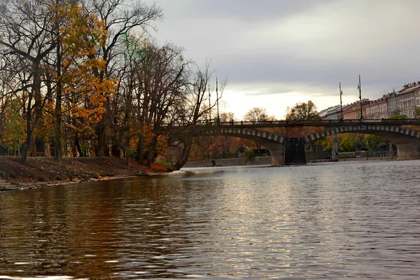 Widok Mostu Legionu Nad Rzeką Vlatavą Jesiennymi Drzewami Pradze Czechy — Zdjęcie stockowe