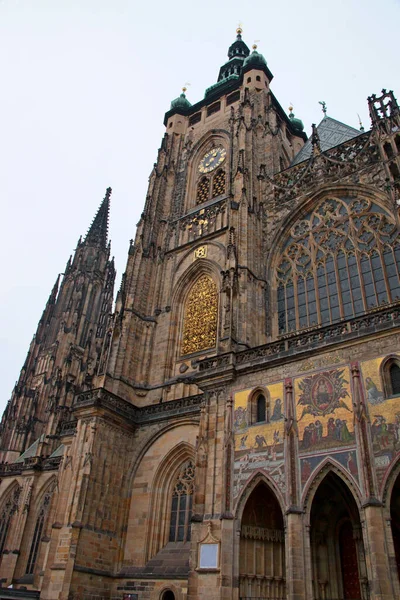 Low Angle Shot Beautiful Architecture Vitus Cathedral Czech Republic — Stock Photo, Image