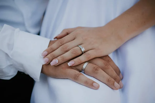Een Close Van Een Bruid Bruidegom Hand Hand — Stockfoto