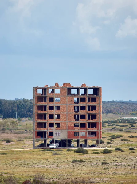 Vertical Shot Residential Complex Empty Field — Stockfoto