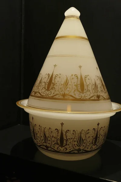 Una Toma Vertical Lámpara Vidrio Exhibición Marrakech Marruecos África —  Fotos de Stock